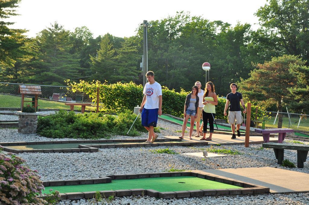 Plymouth Rock Camping Resort Deluxe Cottage Elkhart Lake Εξωτερικό φωτογραφία